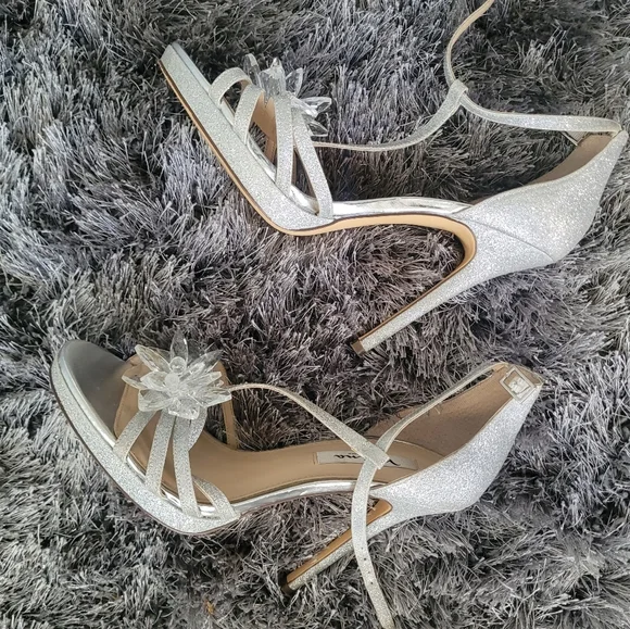 Heels - Picture 5 of 5